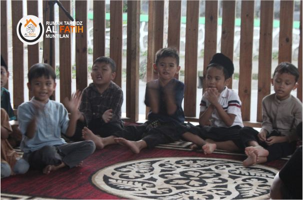 mengelola stroberi generasi